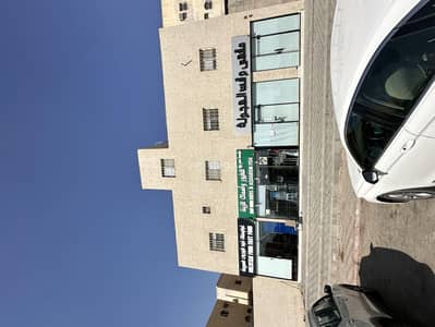 ارض سكنية  للبيع في غرب الرياض، الرياض - للبيع عمارة تجارية