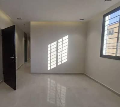 دور 4 غرف نوم للبيع في شرق الرياض، الرياض - دور للبيع في النظيم