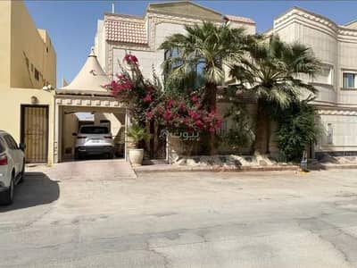 فیلا 5 غرف نوم للبيع في غرب الرياض، الرياض - فيلا مجددة بالكامل للبيع في حي عرقة – 3 أدوار، موقع مميز