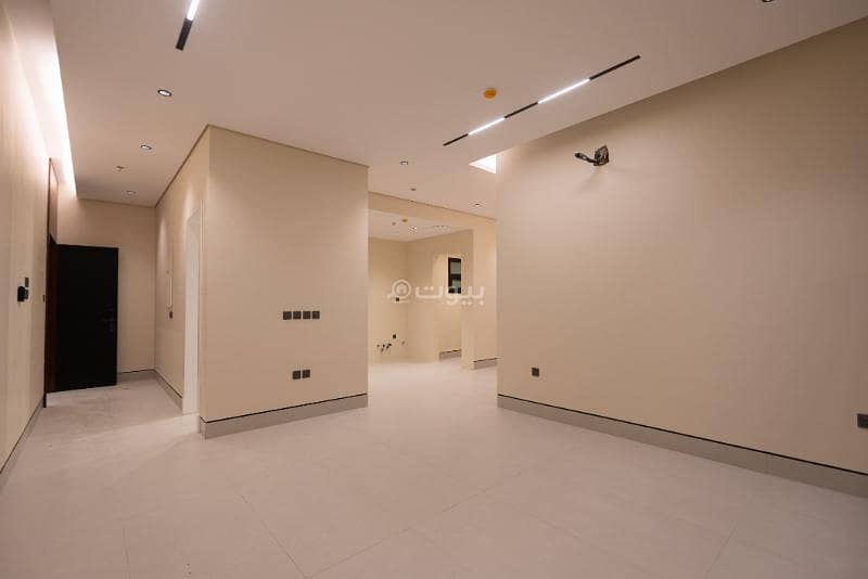 شقة جديدة للبيع في حي الملك فهد موقع متميز وسعر مناسب