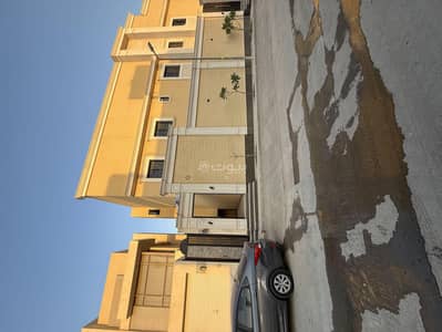 دور 4 غرف نوم للايجار في شمال الرياض، الرياض - طابق للايجار في حي الملقا