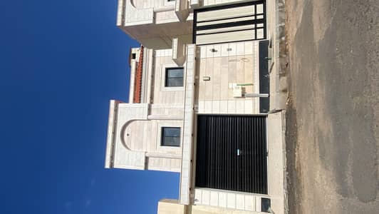6 Bedroom Villa for Sale in Al Difa, Madina - Villa for sale in Al-Difaa, Medina
