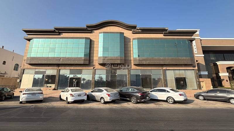 معرض للايجار في طريق مكة المكرمة حي المعذر معرض للايجار في طريق مكة المكرمة حي المعذر