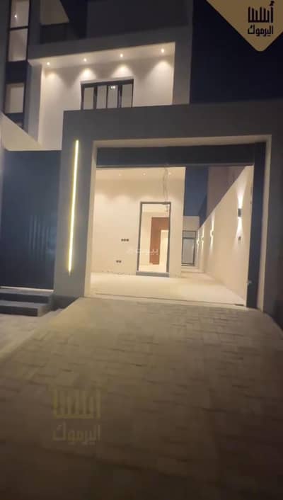 دور 4 غرف نوم للبيع في شرق الرياض، الرياض - دور ارضي للبيع بحي اليرموك