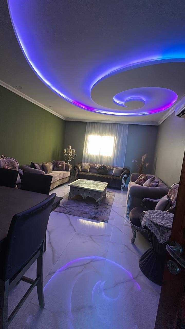 شقة مفروشة واسعة للإيجار السنوي بالقرب من الخدمات شقة مفروشة واسعة للإيجار السنوي بالقرب من الخدمات