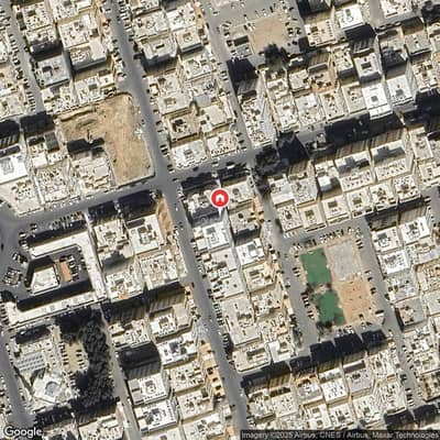 2 Bedroom Flat for Rent in North Jeddah, Jeddah - Luxury apartment with two bedrooms and a living room featuring a 70-inch TV.