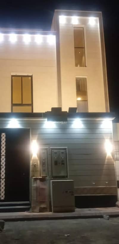 دور 5 غرف نوم للبيع في شرق الرياض، الرياض - دور ارضي في حي الجنادرية، الرياض