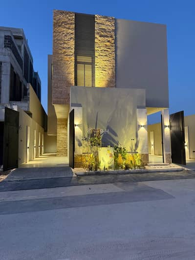 5 Bedroom Villa for Sale in East Riyadh, Riyadh - 5-bedroom villa for sale in Al Marjan