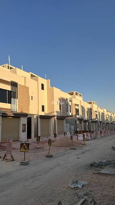 5 Bedroom Floor for Sale in South Riyadh, Riyadh - Floor For Sale in Okaz, South Riyadh