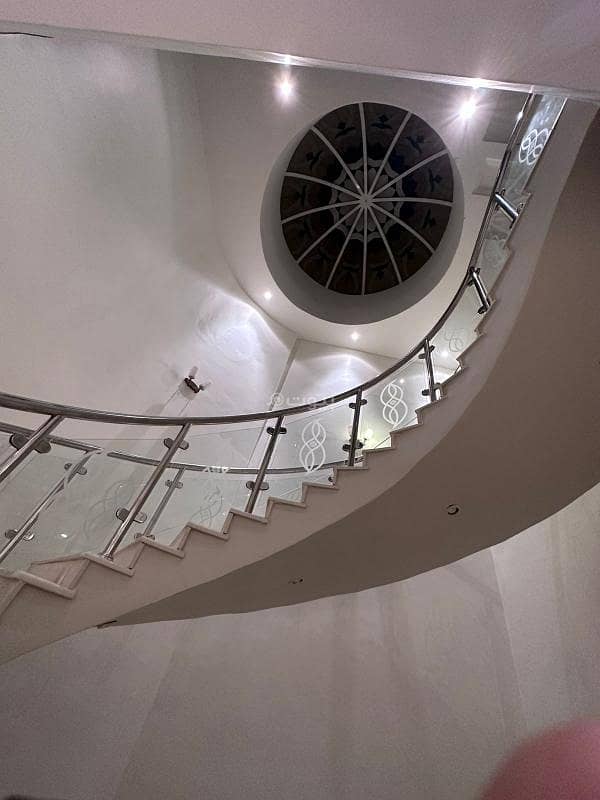 للبيع فيلا درج صاله مع شقه بناء شخصي للبيع فيلا درج صاله مع شقه بناء شخصي