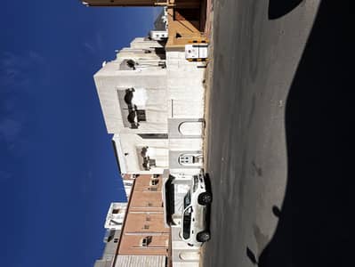 11 Bedroom Villa for Sale in Batha Quraysh, Makkah - Land for sale with an old building in Al-Batha'a, Quraysh in Mecca.