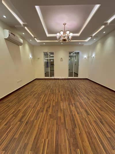 شقة 5 غرف نوم للايجار في شرق الرياض، الرياض - شقة من 5 غرف نوم للإيجار في القرتبة، الرياض