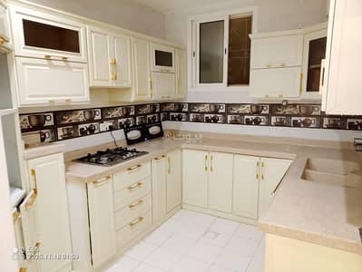 عمارة سكنية  للايجار في غرب الرياض، الرياض - للايجار شقه صغيره مميزه مكيفات ومطبخ راكبه مناسبه للعرسان في المهديه بمدينه الرياض