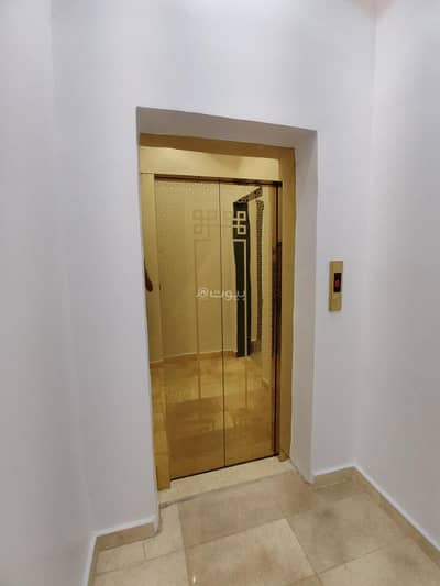 3 Bedroom Floor for Sale in East Riyadh, Riyadh - First floor in Al-Qadisiyyah neighborhood, East Riyadh, excellent location near all services and main roads.