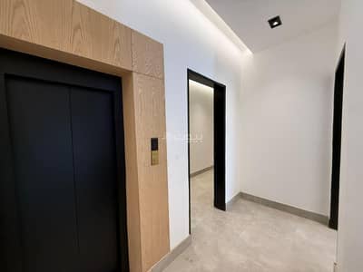 دور 4 غرف نوم للبيع في شرق الرياض، الرياض - للبيع دور اول حي المونسيه