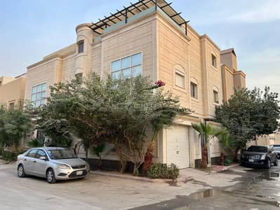 فیلا 4 غرف نوم للايجار في شمال الرياض، الرياض - فيلا للإيجار في النرجس، الرياض