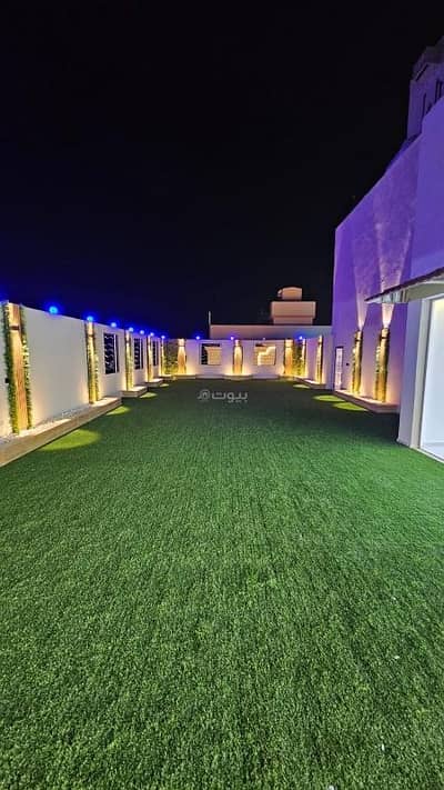 6 Bedroom Floor for Sale in Al Buhayrat, Makkah - Rooftop with a full floor for sale in Mecca