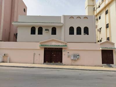 9 Bedroom Villa for Sale in Al Khalidiyah, Makkah - Villa for sale in the Al-Khalidiyah scheme in Mecca