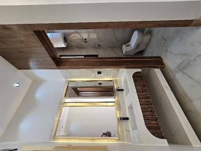 دور 6 غرف نوم للبيع في غرب الرياض، الرياض - دور علوي مع شقه في حي طويق