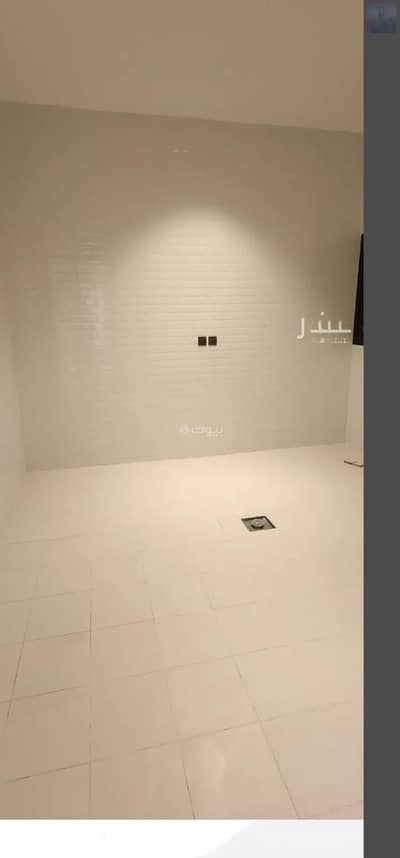 7 Bedroom Floor for Sale in South Riyadh, Riyadh - Floor For Sale in Okaz, Riyadh