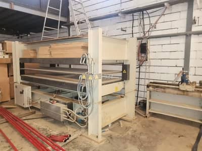 Warehouse for Rent in South Jeddah, Jeddah - A modern spacious workshop for rent and investment in the Al Khumrah area, Jeddah.