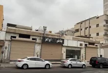 مجمع  للبيع في النزهة، مكة - للبيع أرض فيها ٤ محلات و حوش خلفي