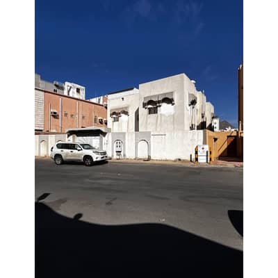 11 Bedroom Villa for Sale in Batha Quraysh, Makkah - Land for sale with an old building in Batha Quraysh, Makkah