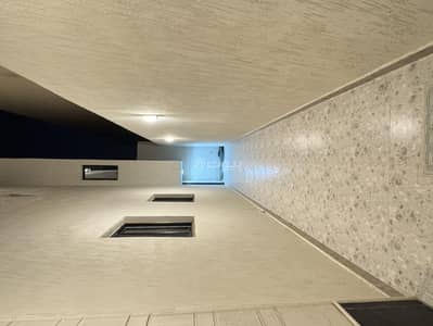 دور 5 غرف نوم للبيع في شرق الرياض، الرياض - للبيع دور اول حي القادسيه شرق الرياض تصميم عصري موقع مميز مع وجود مصعد