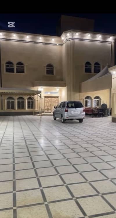 5 Bedroom Villa for Sale in East Riyadh, Riyadh - 5 Bedroom Villa For Sale in Al Janadriyah, Riyadh