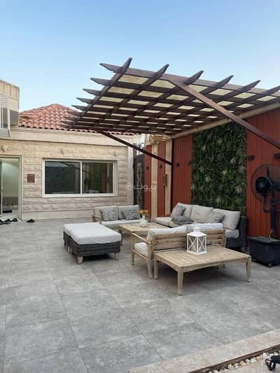 فیلا 4 غرف نوم للبيع في شرق الرياض، الرياض - فيلا دور وثلاث شقق مساحة ٦٢٥ بالسعادة