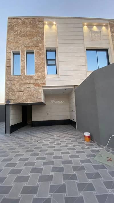 3 Bedroom Floor for Sale in South Riyadh, Riyadh - Residential apartment for sale in Badr