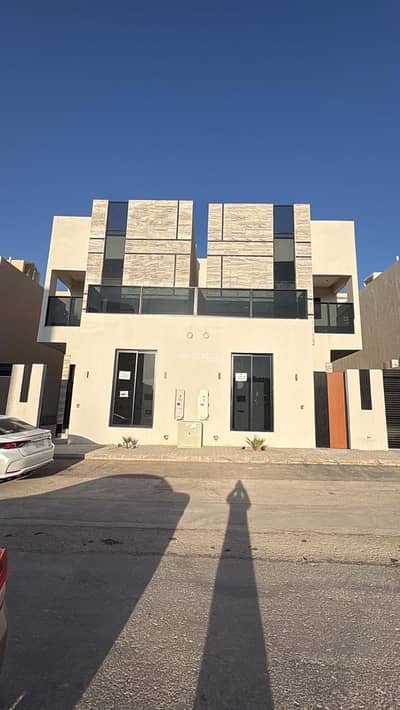 فیلا 5 غرف نوم للبيع في غرب الرياض، الرياض - فيلا مساحه ٢٥٠…م موقعها مميز بالتقاطع الأول