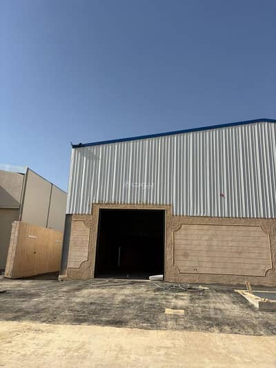 Warehouse for Rent in East Riyadh, Riyadh - Warehouse for rent with an area of 450 square meters near North Riyadh