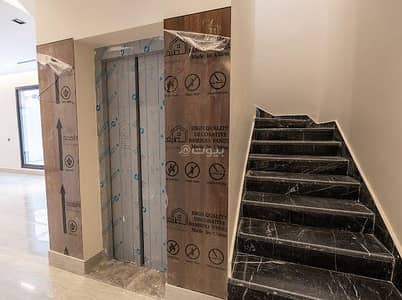 5 Bedroom Villa for Sale in East Riyadh, Riyadh - Independent villa with internal stairs and an apartment