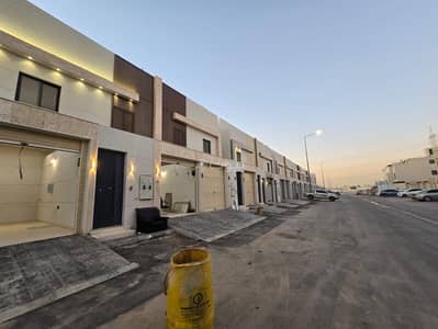 فیلا 5 غرف نوم للبيع في جنوب الرياض، الرياض - فيلا 5 غرف نوم للبيع في عكاظ