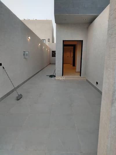 دور 4 غرف نوم للبيع في شمال الرياض، الرياض - الشارع