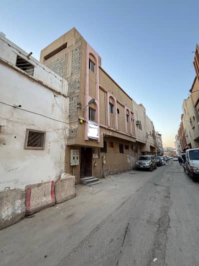 Residential Building for Sale in Central Riyadh, Riyadh - Building for sale in the Manfouha neighborhood
