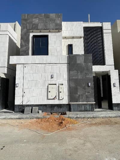 7 Bedroom Floor for Sale in East Riyadh, Riyadh - Floor in East Riyadh，Al Bayan Neighborhood 7 bedrooms 900000 SAR - 87864875