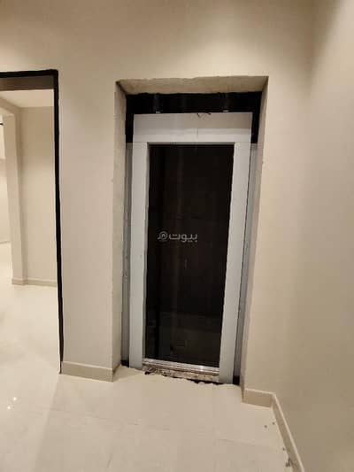 3 Bedroom Floor for Sale in East Riyadh, Riyadh - First floor, Al-Yarmouk neighborhood, East Riyadh. Excellent location near all services and main roads.