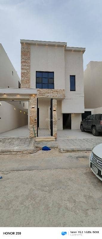 4 Bedroom Floor for Sale in West Riyadh, Riyadh - Residential apartment consisting of 4 rooms for sale in Tuwaiq. For inquiries, call 0501732720.