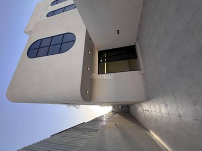 5 Bedroom Flat for Sale in West Riyadh, Riyadh - Ground floor in Al-Suwaidi Al-Gharbi consisting of four bedrooms for sale. The floor consists of a car entrance, men's majlis with sinks, dining area, living room, kitchen, three bedrooms, with two being master, and a backyard.