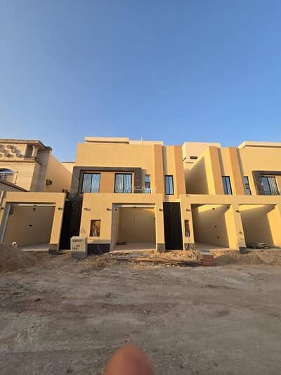 دور 5 غرف نوم للبيع في غرب الرياض، الرياض - شقة سكنية مكونة من 5 غرف نوم للبيع في طويق
