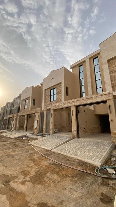 دور 5 غرف نوم للبيع في غرب الرياض، الرياض - 5 غرف نوم طابق سكني للبيع في العوالي