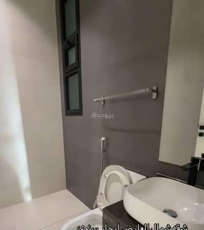 4 Bedroom Flat for Rent in North Riyadh, Riyadh - Apartment with 4 bedrooms for rent in Al-Arid and a spacious multi-use roof.