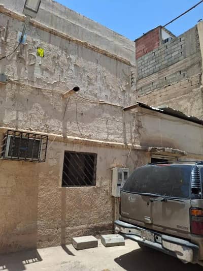 دور 5 غرف نوم للبيع في وسط الرياض، الرياض - دور للبيع في عتيقة، الرياض