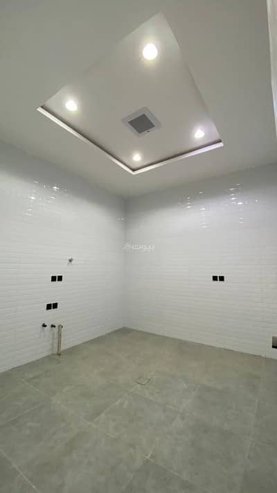 3 Bedroom Floor for Sale in West Riyadh, Riyadh - Ground floor 300 meters, 20 North street