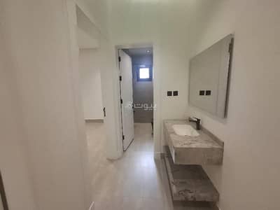 3 Bedroom Flat for Sale in East Riyadh, Riyadh - A 3-bedroom apartment for sale in Al-Yarmouk.