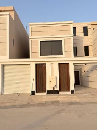 دور 6 غرف نوم للبيع في جنوب الرياض، الرياض - سماء عكاظ