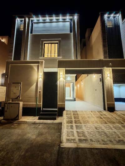 3 Bedroom Floor for Sale in East Riyadh, Riyadh - Ground floor in Al-Janadriyah neighborhood, Bab Al-Sharq plan, excellent location near all services and main roads.