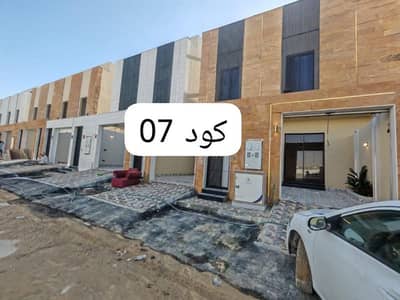 5 Bedroom Floor for Sale in West Riyadh, Riyadh - Upper floor with an apartment